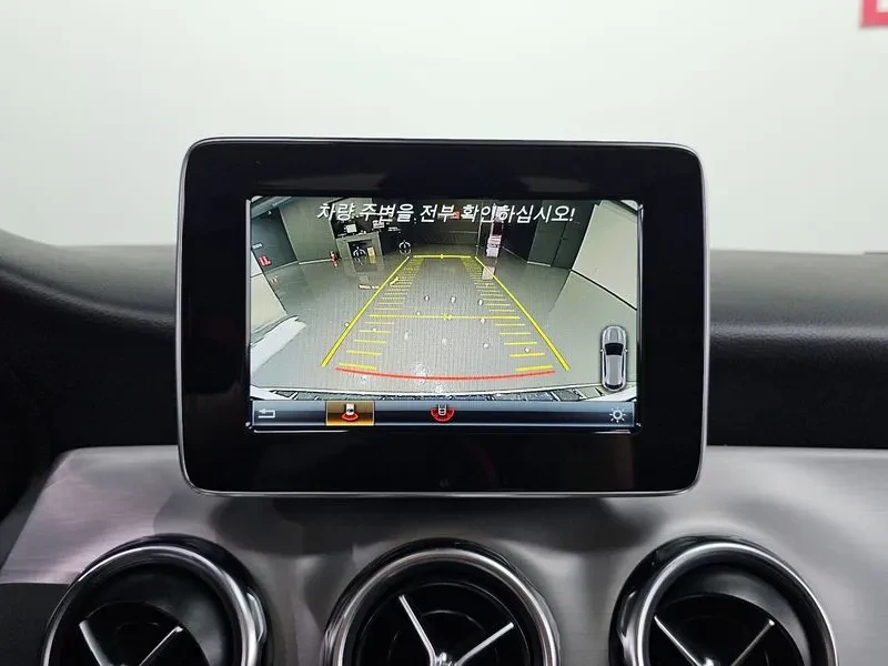 Mercedes-Benz GLA 220, снимка 14 - Автомобили и джипове - 55898284