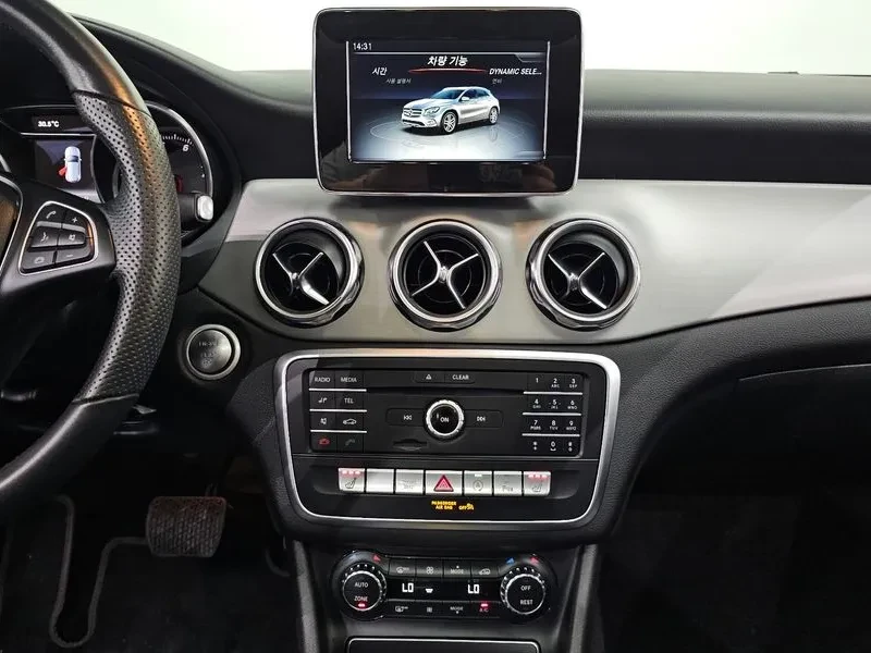 Mercedes-Benz GLA 220, снимка 13 - Автомобили и джипове - 55898284