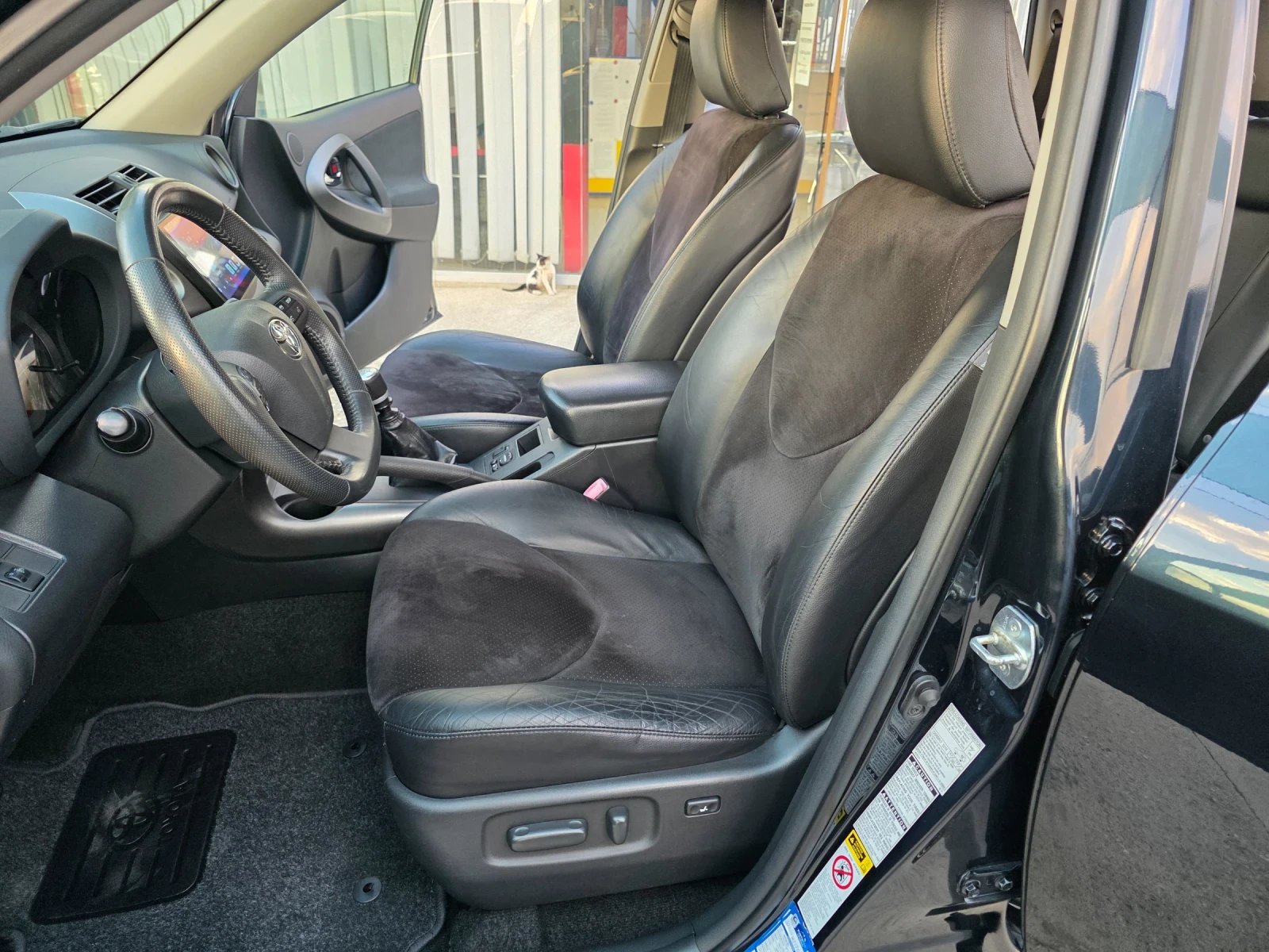 Toyota Rav4 2.2 D4D 4x4 FaceLift Navi Crossover - изображение 6