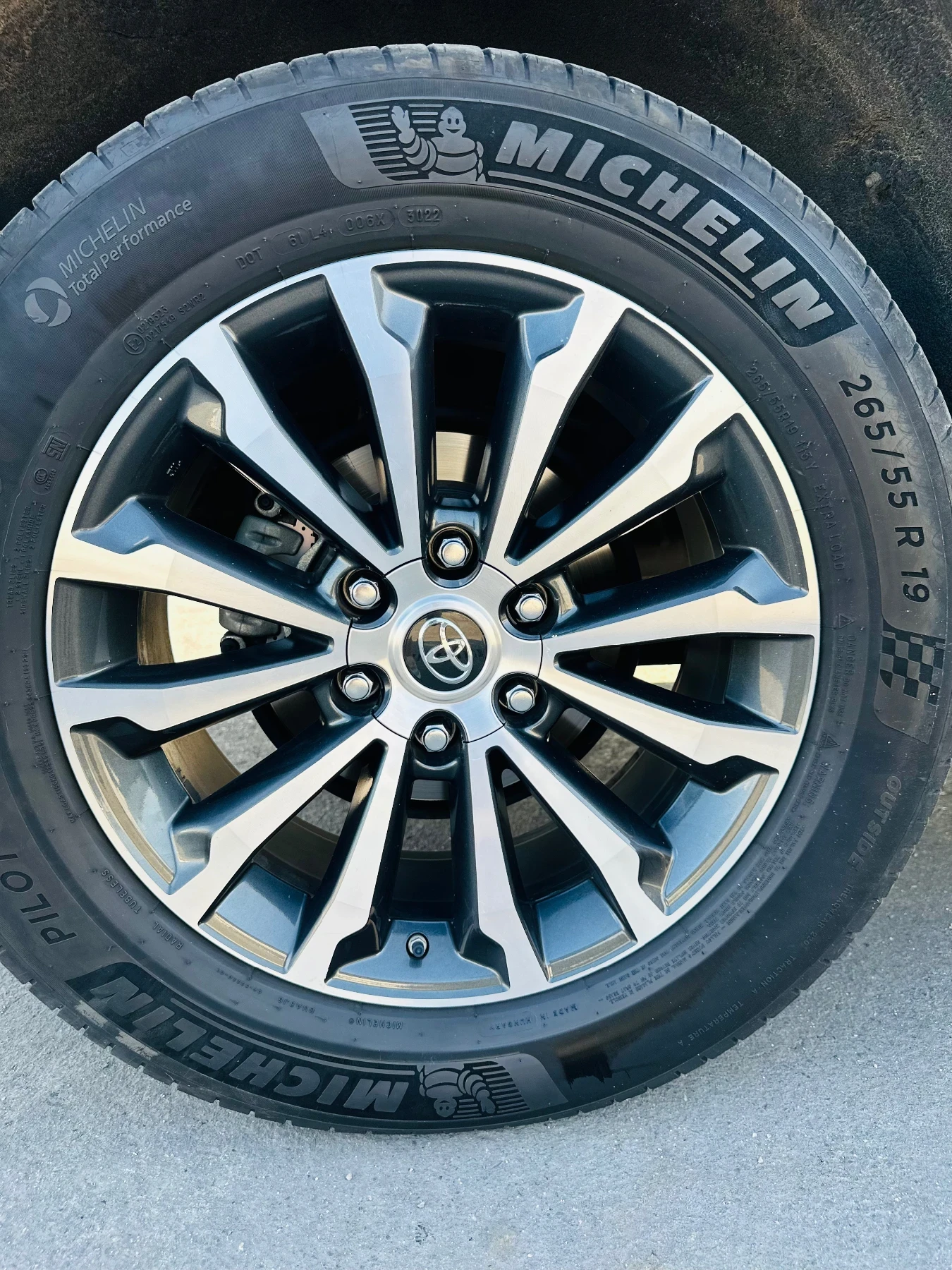 Toyota Land cruiser 2.8D Luxury Black Edition, снимка 2 - Автомобили и джипове - 53906043