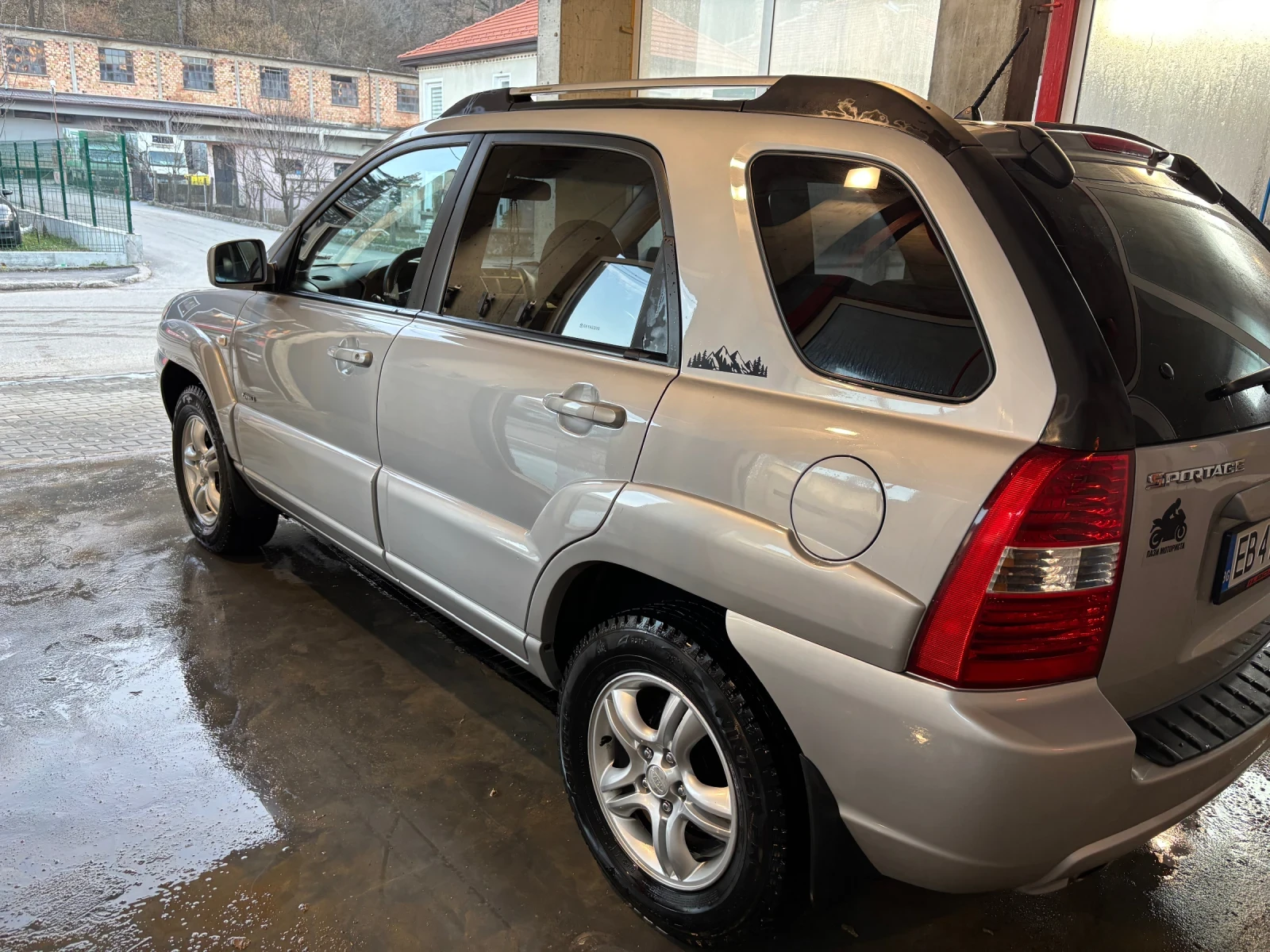 Kia Sportage 2.0, снимка 3 - Автомобили и джипове - 54247092