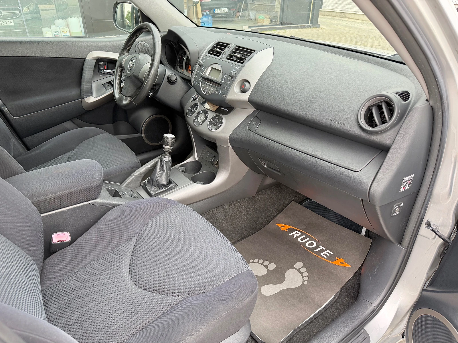 Toyota Rav4 2.0D4-d , снимка 10 - Автомобили и джипове - 54311543