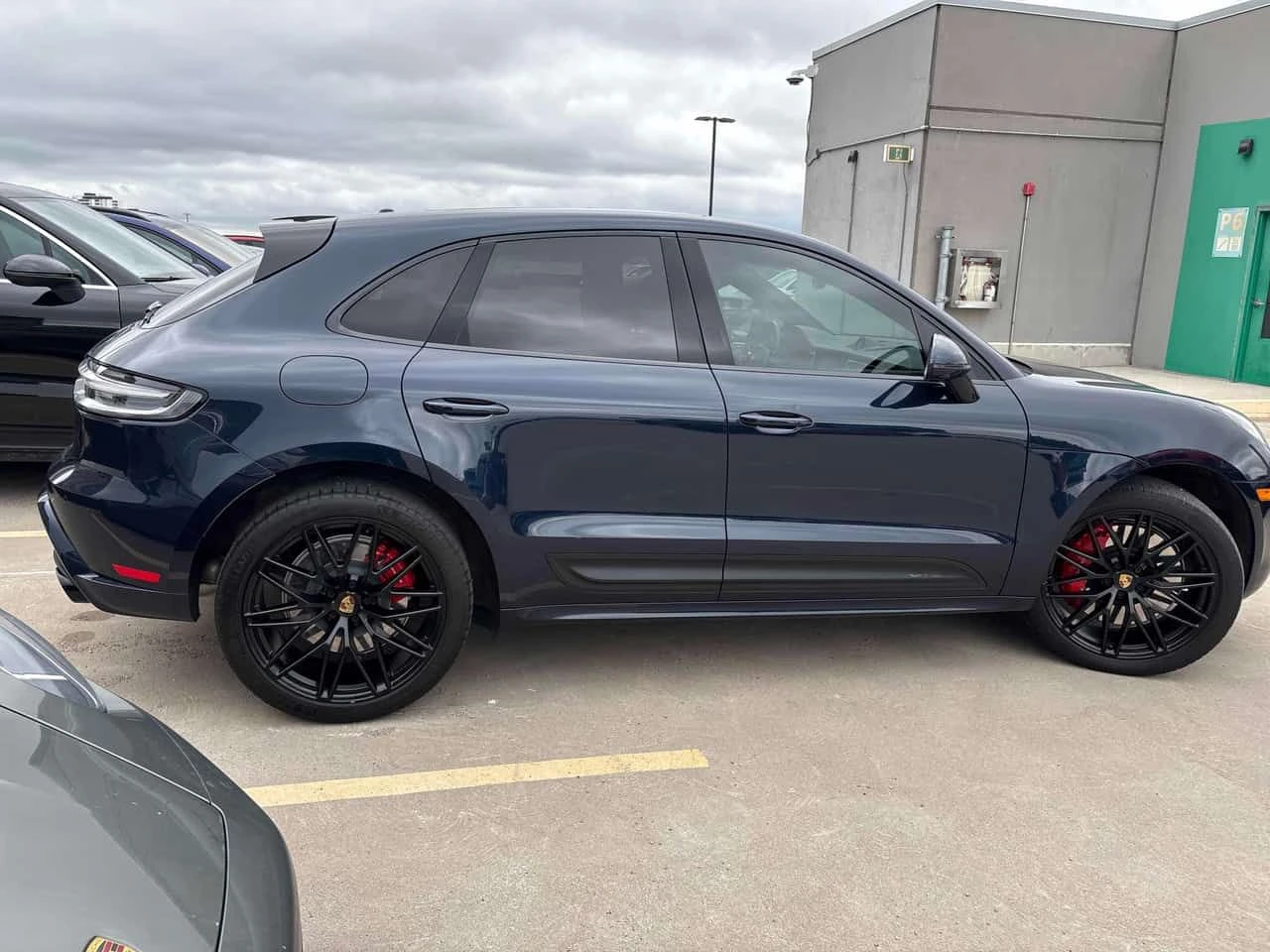 Porsche Macan GTS/ОБДУХВАНЕ/ПАНОРАМА/360 КАМЕРИ, снимка 4 - Автомобили и джипове - 54557211