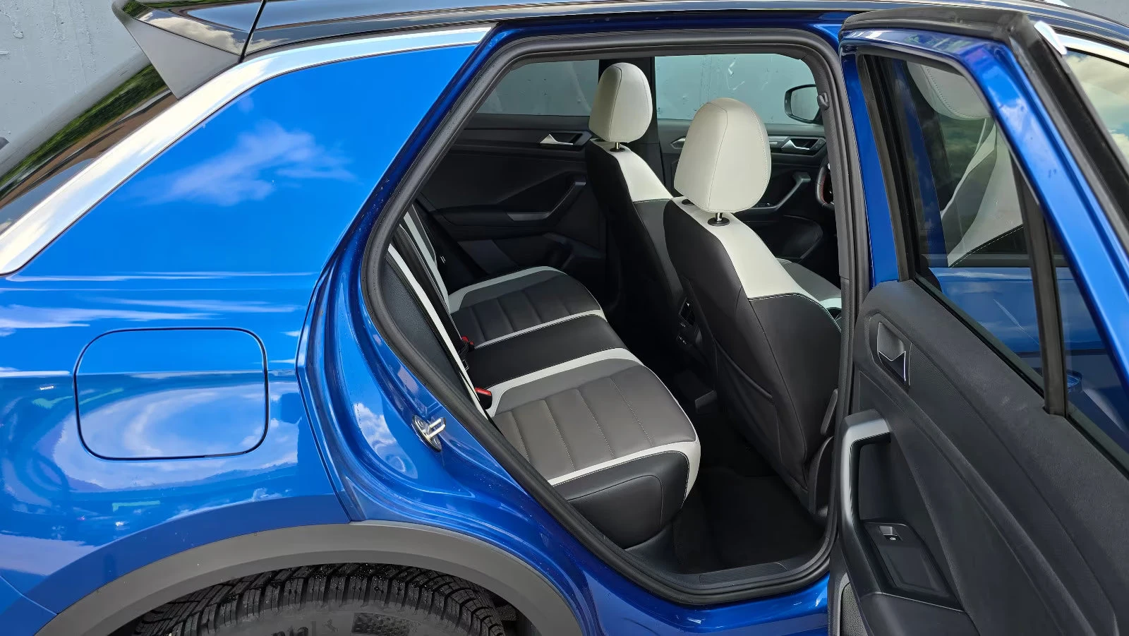 VW T-Roc 2.0TDI/R-DESIGN/150HP/DSG/4X4/LED/CAM/PANO/601z, снимка 7 - Автомобили и джипове - 55276418