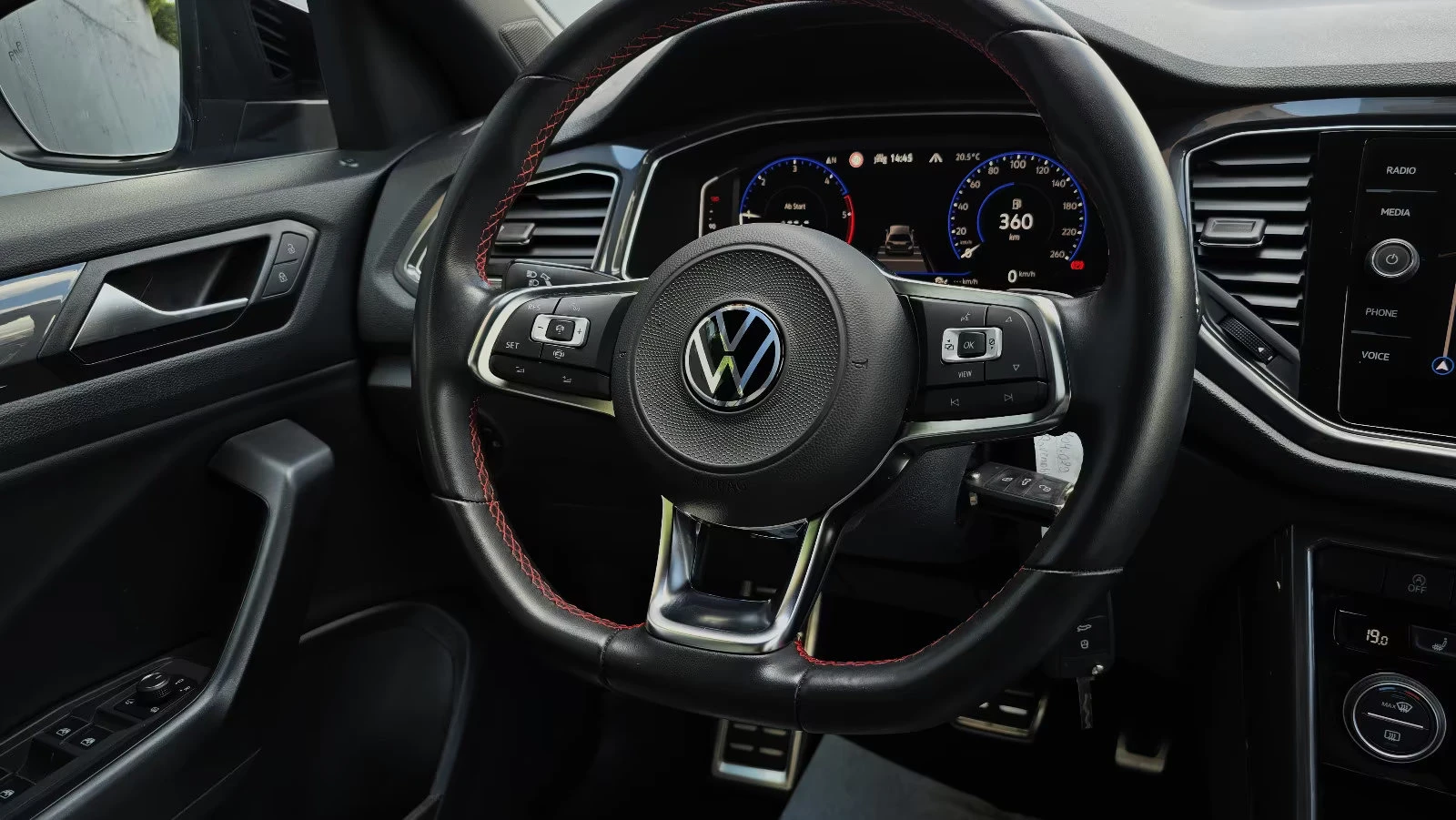 VW T-Roc 2.0TDI/R-DESIGN/150HP/DSG/4X4/LED/CAM/PANO/601z, снимка 10 - Автомобили и джипове - 55276418