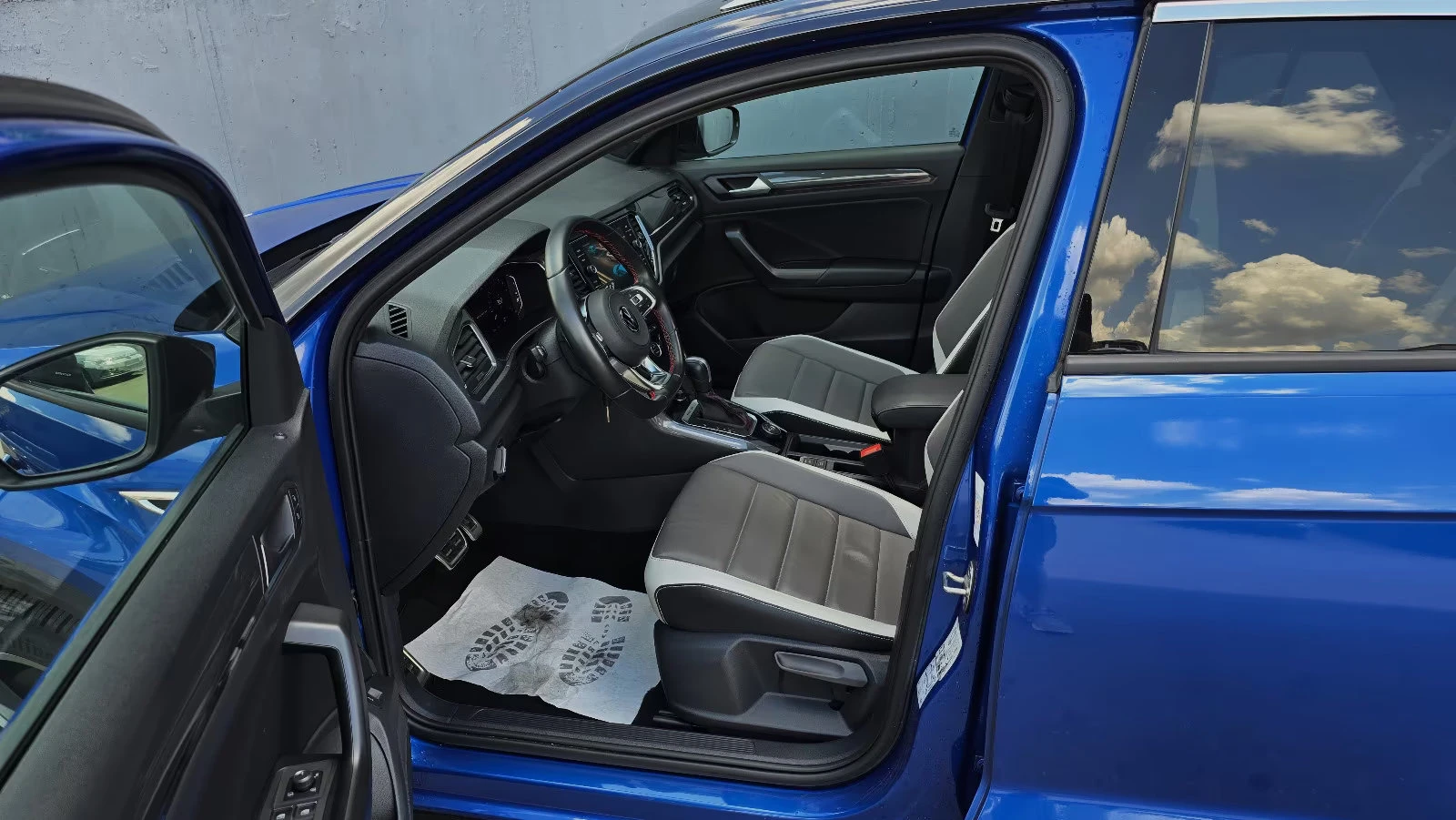 VW T-Roc 2.0TDI/R-DESIGN/150HP/DSG/4X4/LED/CAM/PANO/601z, снимка 5 - Автомобили и джипове - 55276418