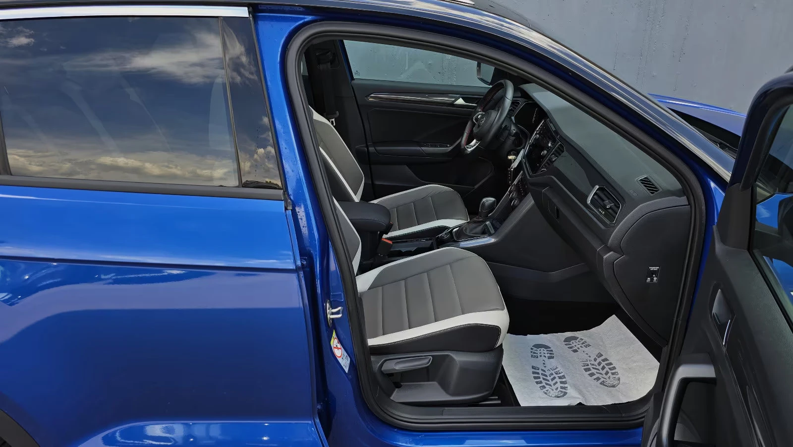VW T-Roc 2.0TDI/R-DESIGN/150HP/DSG/4X4/LED/CAM/PANO/601z, снимка 6 - Автомобили и джипове - 55276418