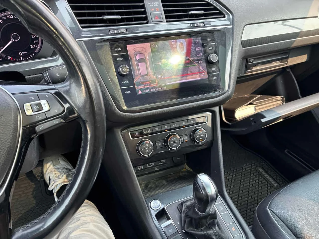 VW Tiguan Highline/CARFAX/КЛИП/ПОДГРЕВ/360/ПАНОРАМА, снимка 9 - Автомобили и джипове - 55468892