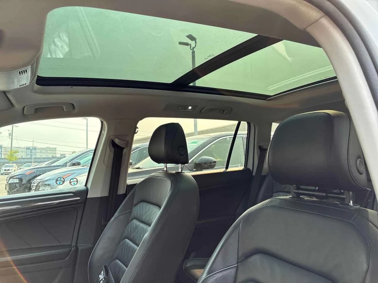 VW Tiguan Highline/CARFAX/КЛИП/ПОДГРЕВ/360/ПАНОРАМА, снимка 12 - Автомобили и джипове - 55468892