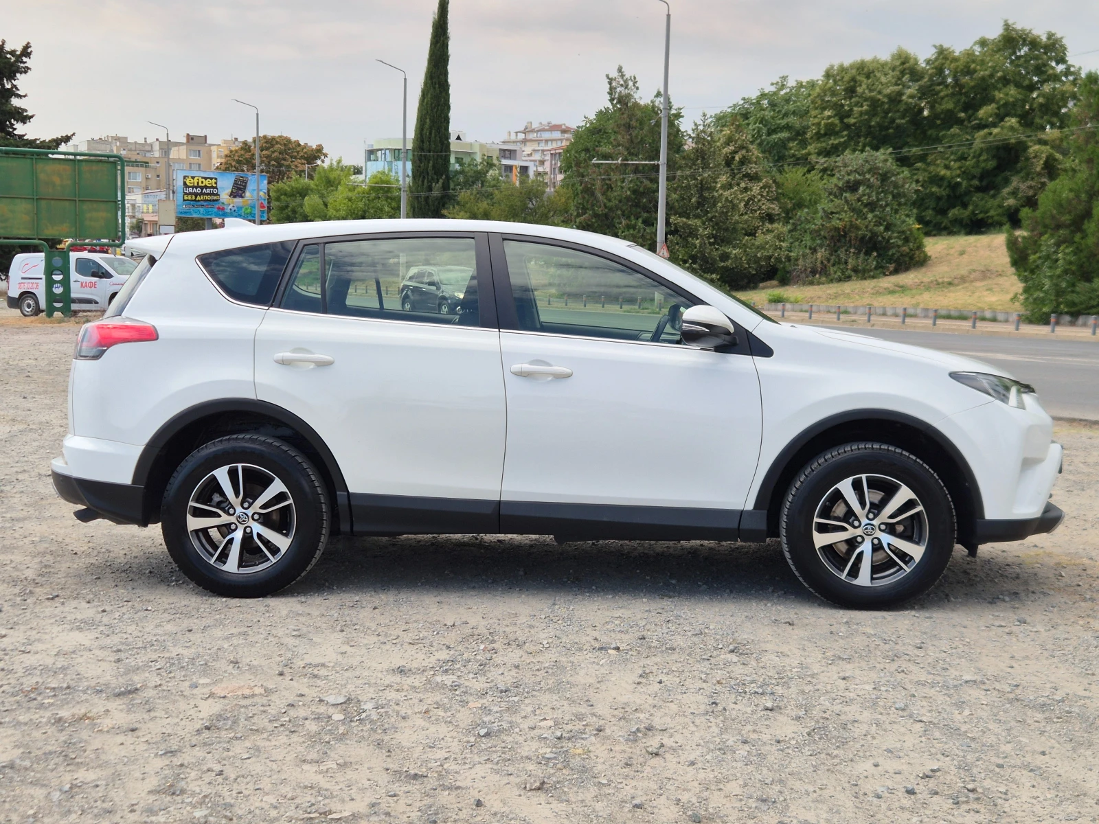 Toyota Rav4 2.0D-4D 143кс, снимка 6 - Автомобили и джипове - 55899740
