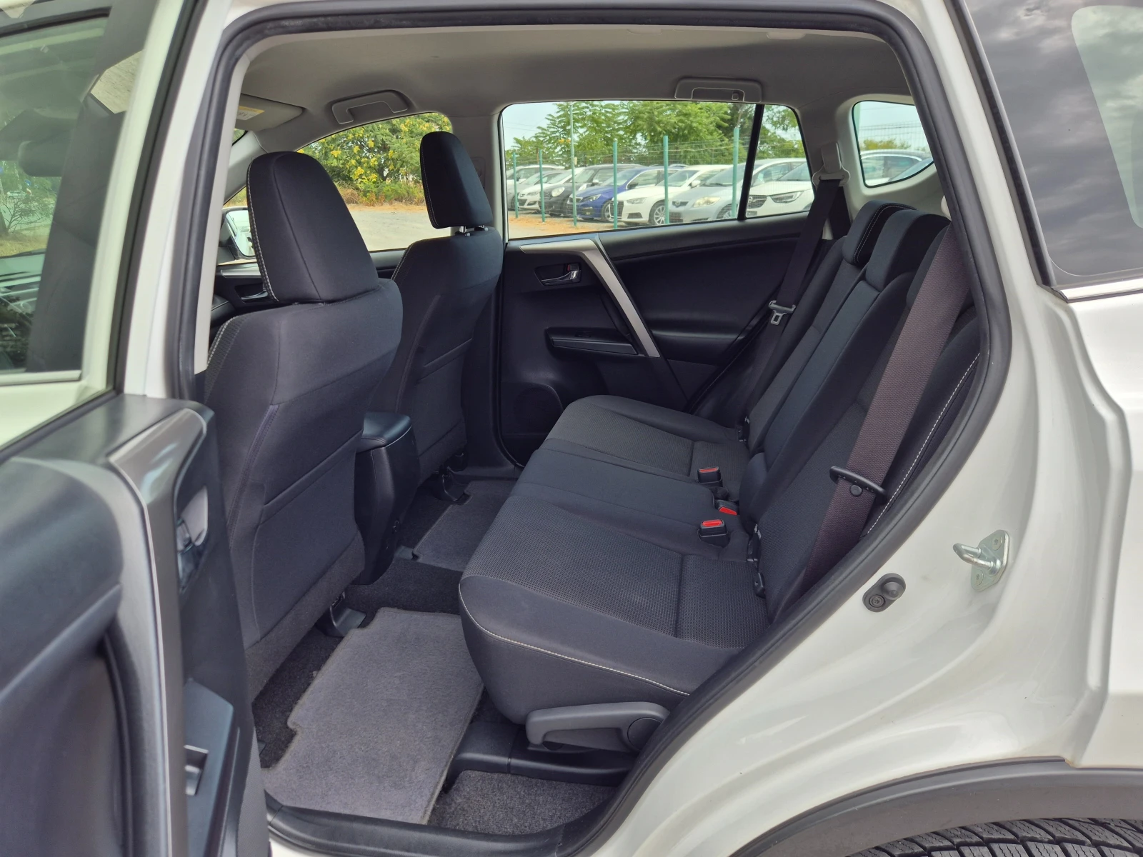 Toyota Rav4 2.0D-4D 143кс, снимка 12 - Автомобили и джипове - 55899740