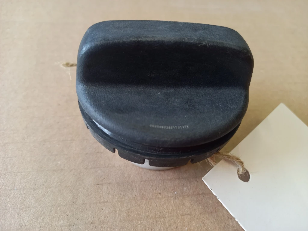 Капачка резервоар вътрешна Тойота Рав4 2.2дкат (9)