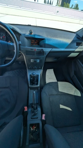 Opel Astra Комби, снимка 11