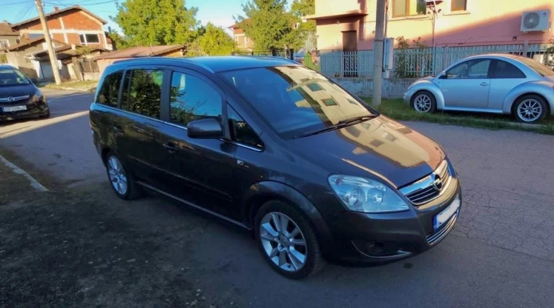 Opel Zafira 1.8 Cosmo газ, снимка 3 - Автомобили и джипове - 47551090