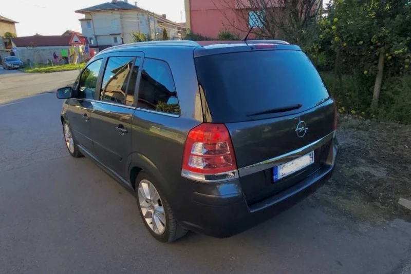 Opel Zafira 1.8 Cosmo газ, снимка 13 - Автомобили и джипове - 47551090