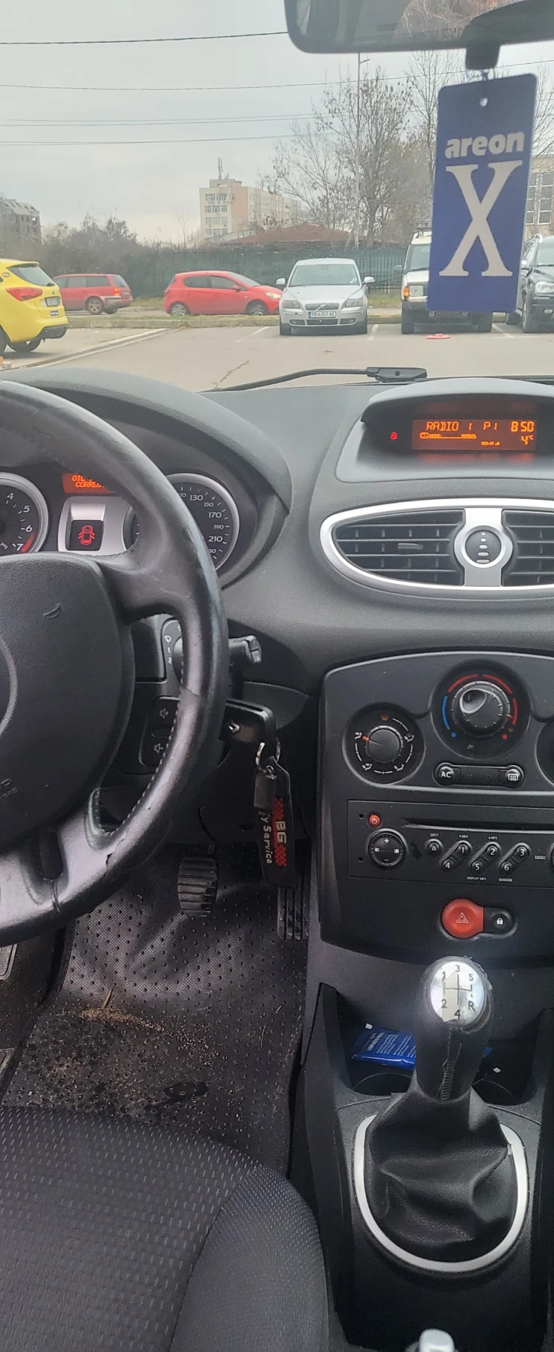 Renault Clio 1.4 бензин 2 ключа, снимка 8 - Автомобили и джипове - 48315884