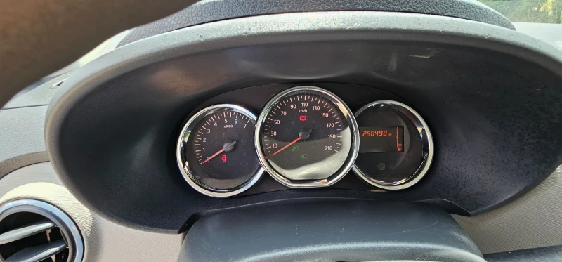 Dacia Lodgy 1.5   DCI NAVI , снимка 12 - Автомобили и джипове - 50995272