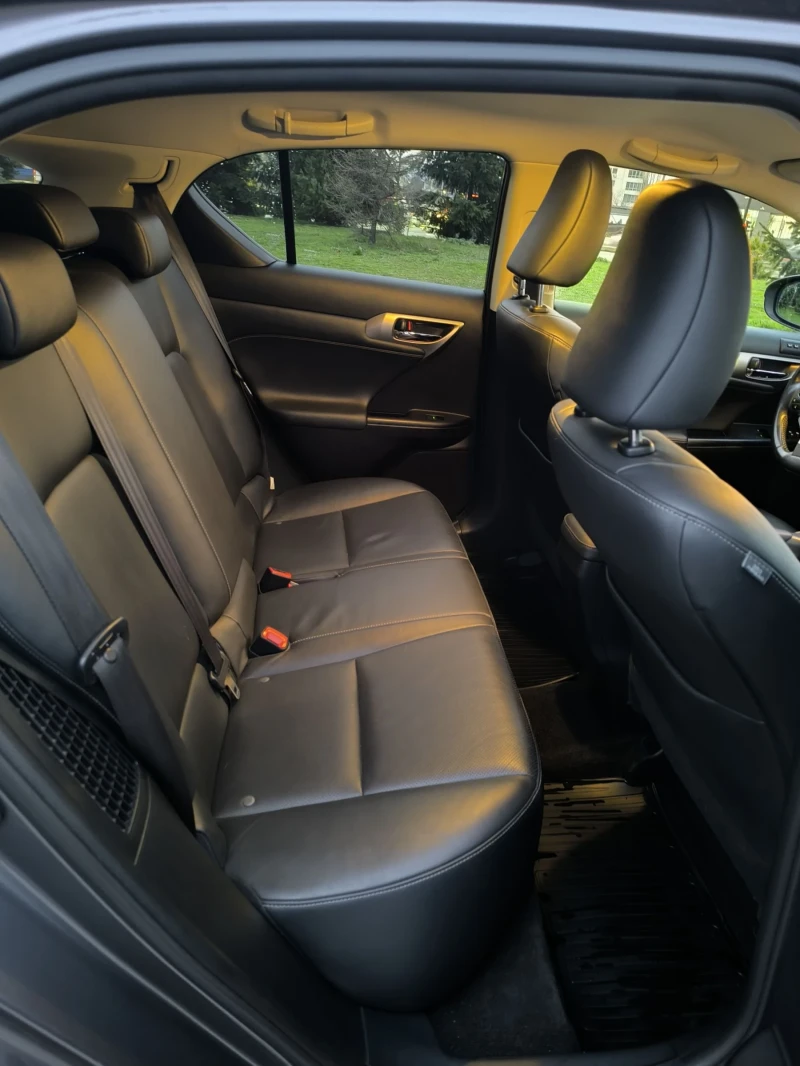 Lexus CT 200h, снимка 12 - Автомобили и джипове - 52777796