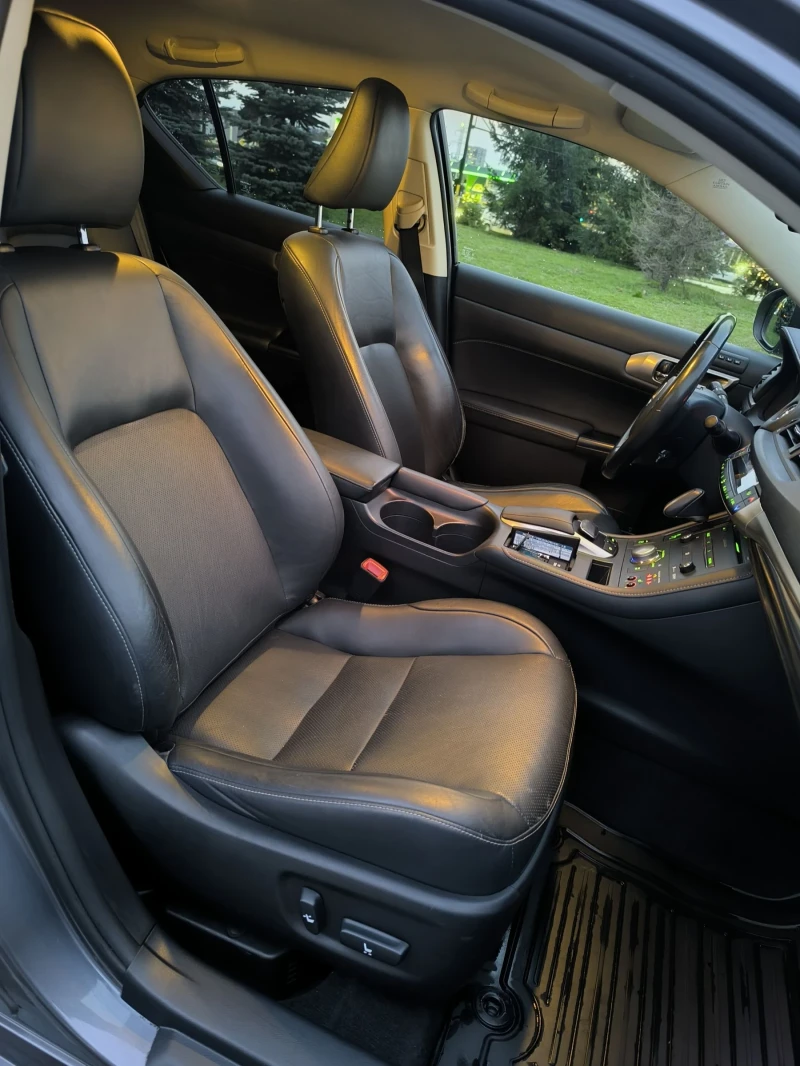 Lexus CT 200h, снимка 11 - Автомобили и джипове - 52777796