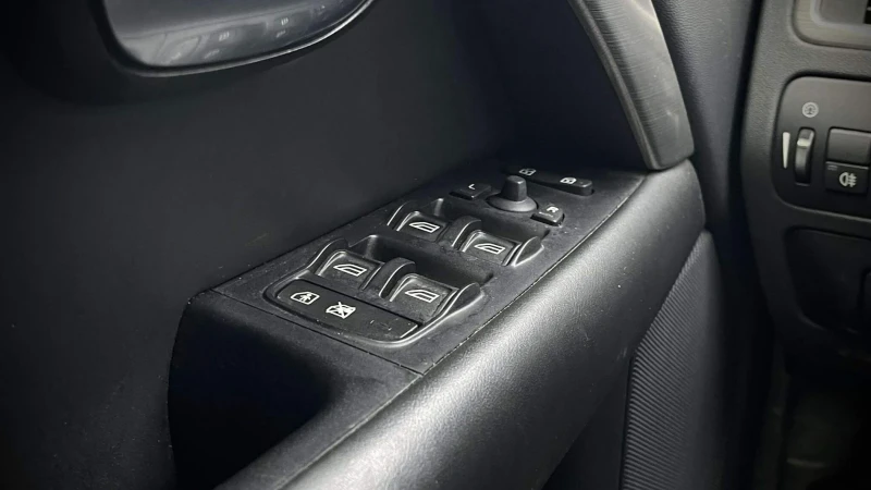 Volvo V70 Volvo V70 2008 145к.с 2.0 бензин 3ключа Перфектен!, снимка 17 - Автомобили и джипове - 52798334