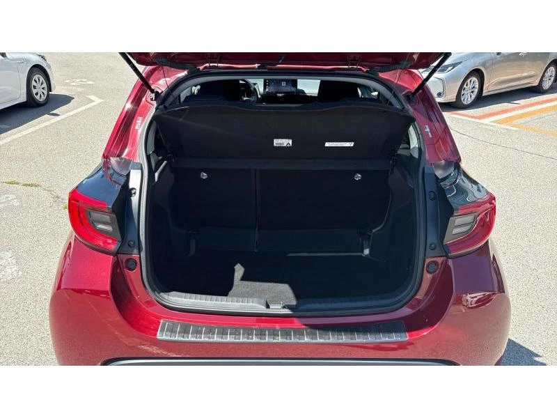Toyota Yaris 1.5HSD TREND, снимка 10 - Автомобили и джипове - 55653948