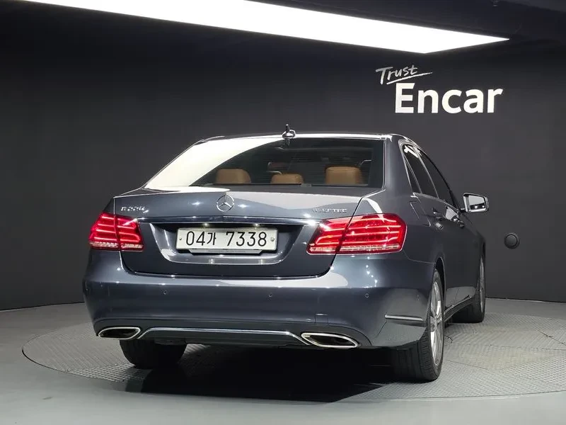 Mercedes-Benz E 220 BlueTEC Avantgarde - САМО 30% АВАНС, снимка 4 - Автомобили и джипове - 55800252