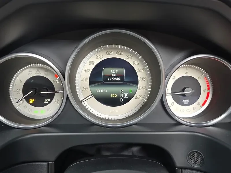 Mercedes-Benz E 220 BlueTEC Avantgarde - САМО 30% АВАНС, снимка 8 - Автомобили и джипове - 55800252
