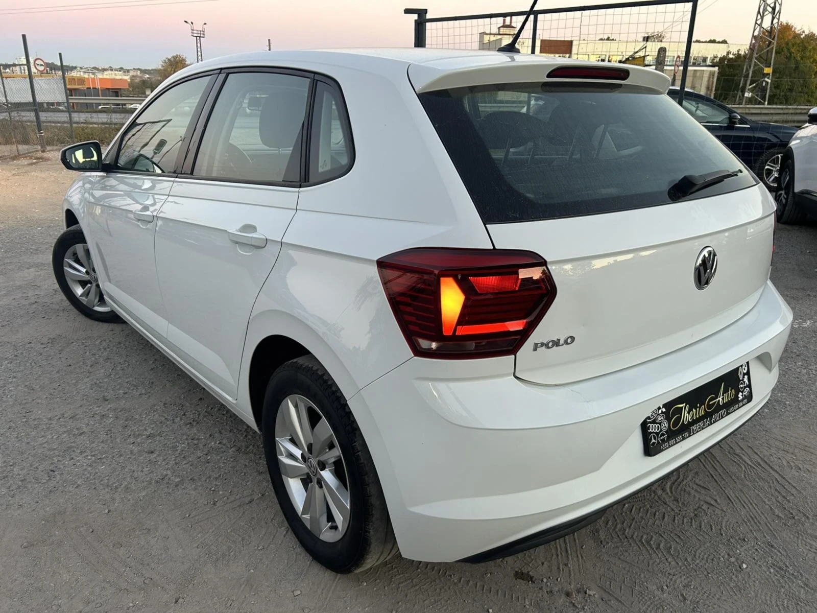 VW Polo 1.0 TSI 95 * LED * NAVI APP * ACC * EURO 6 *  - изображение 6