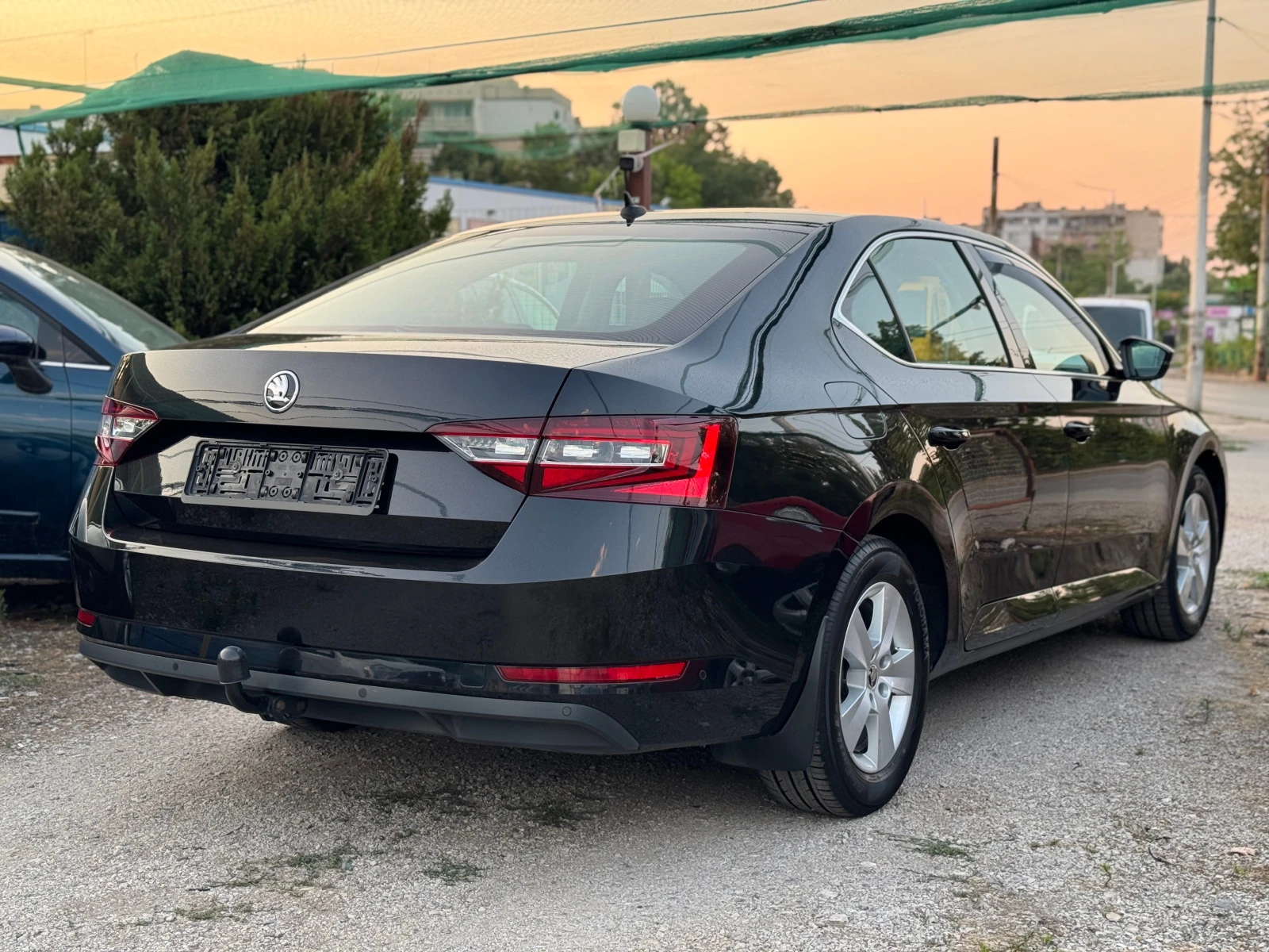 Skoda Superb 2.0TDI * DSG * NAVI * LED * XENON, снимка 5 - Автомобили и джипове - 51149472