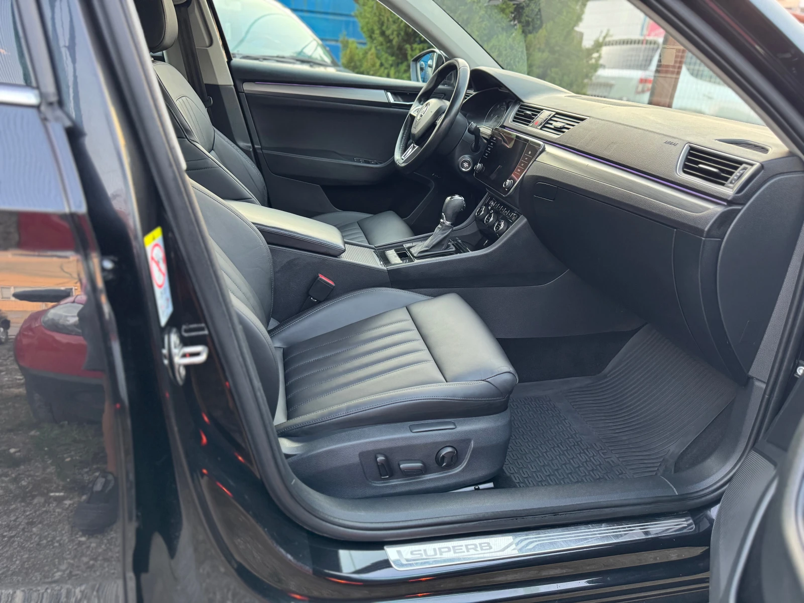 Skoda Superb 2.0TDI * DSG * NAVI * LED - изображение 10