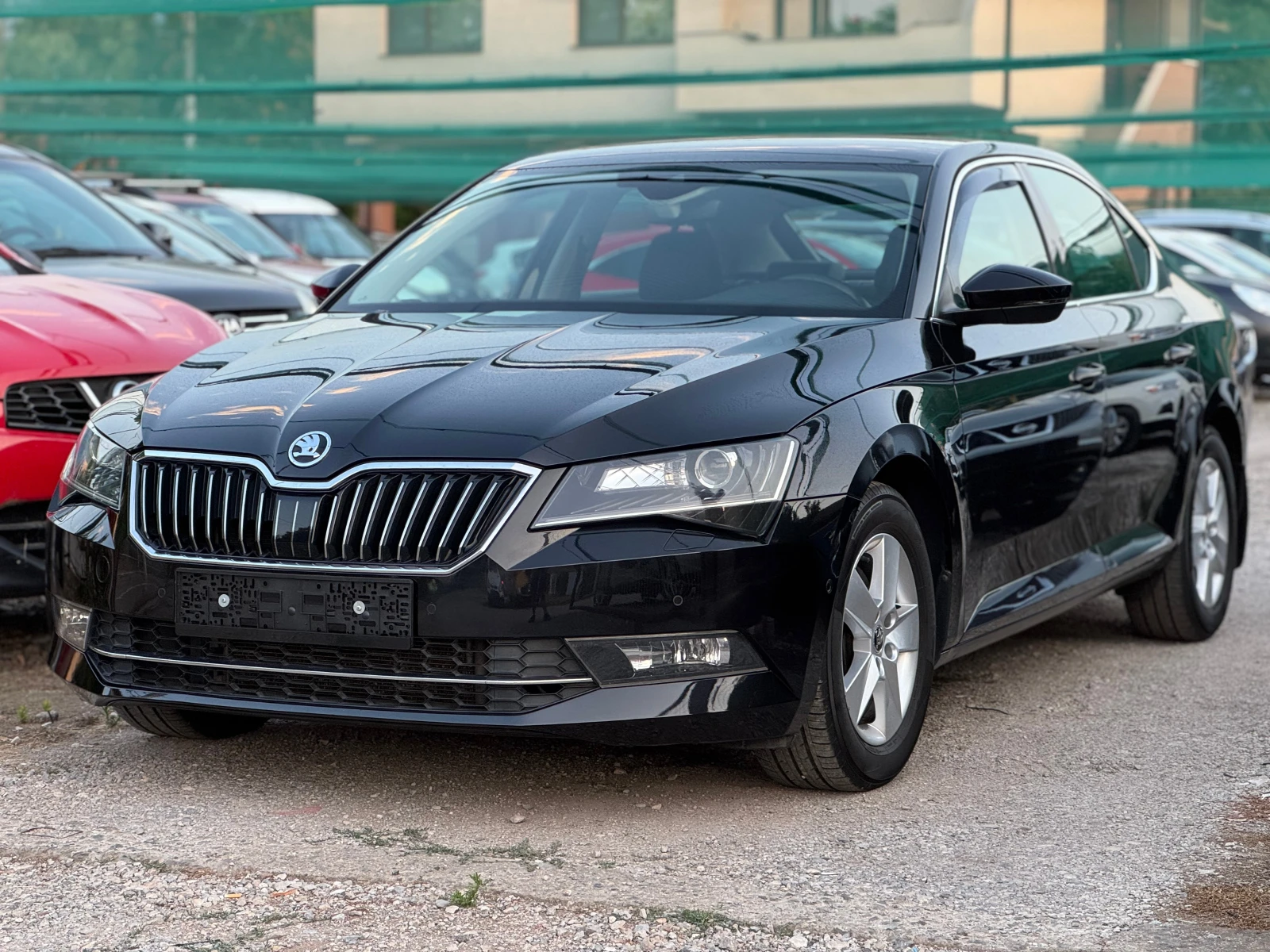 Skoda Superb 2.0TDI * DSG * NAVI * LED - изображение 2