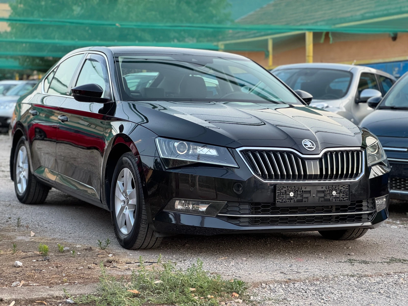 Skoda Superb 2.0TDI * DSG * NAVI * LED - изображение 3