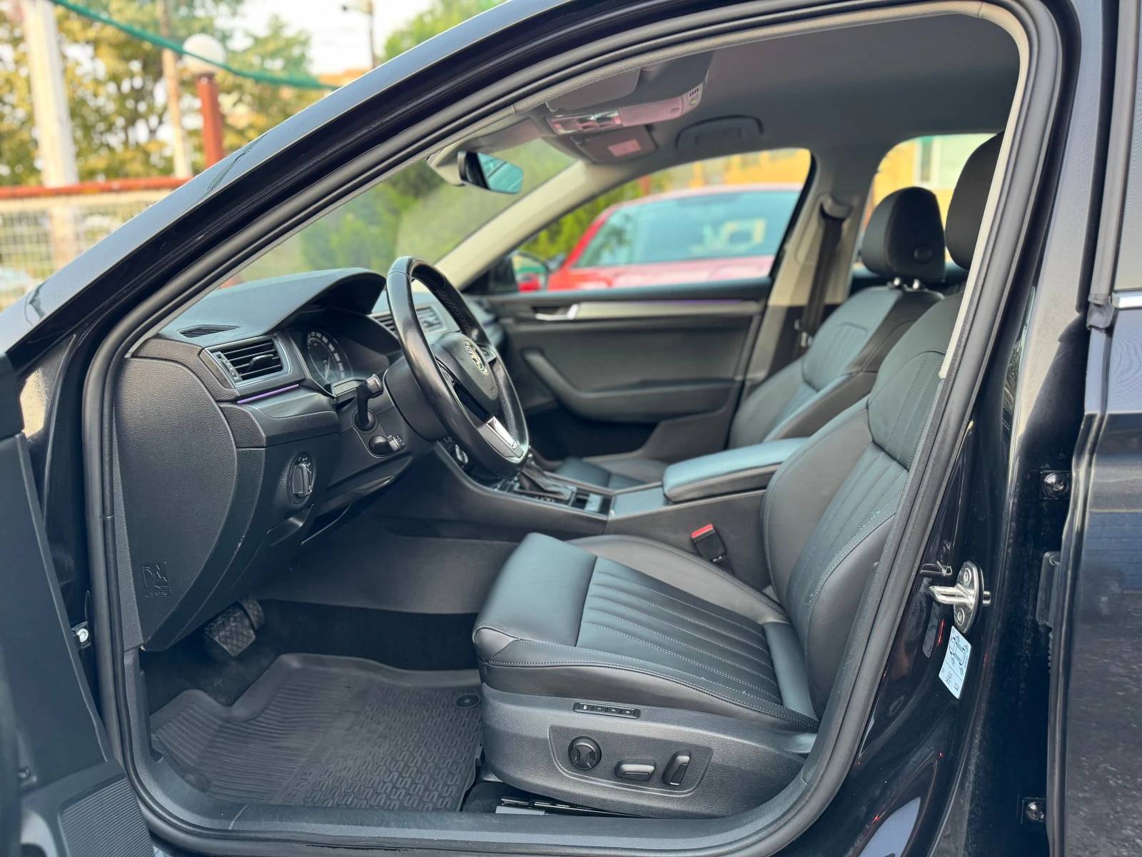 Skoda Superb 2.0TDI * DSG * NAVI * LED - изображение 8