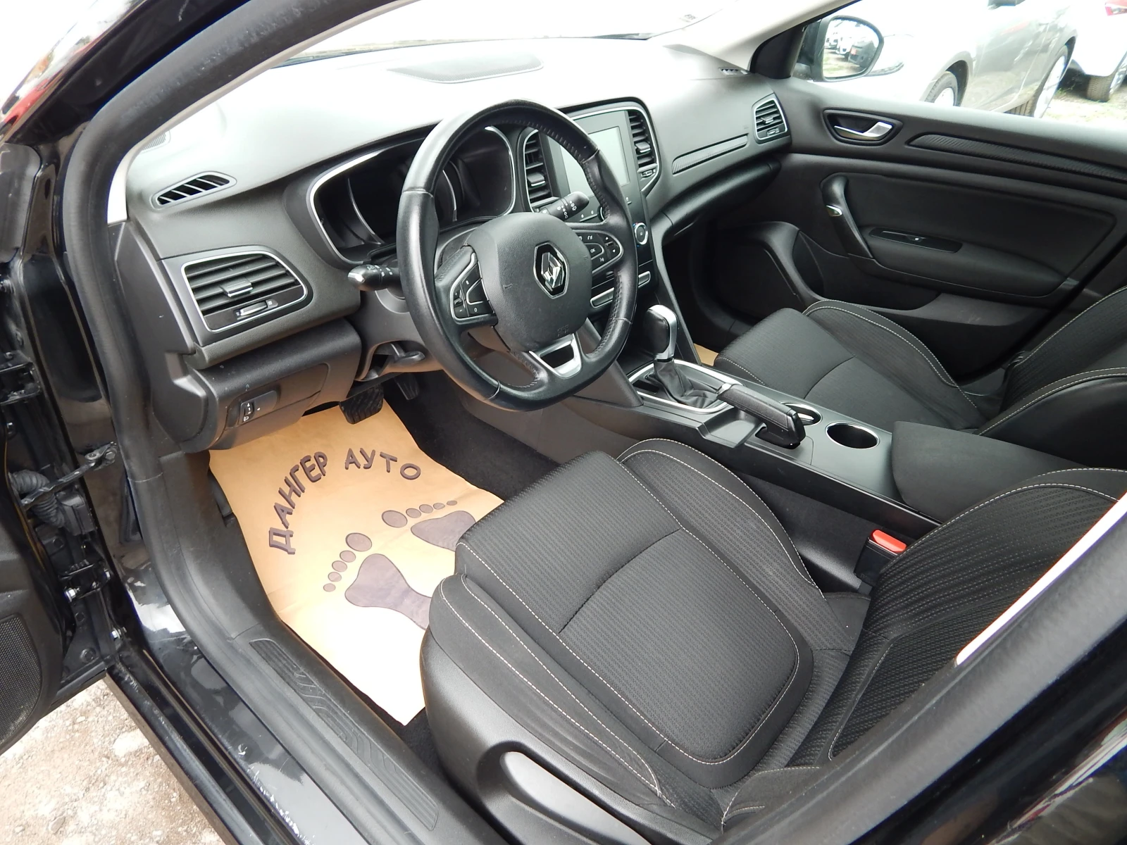 Renault Megane 1.5DCI* ПЕРФЕКТНА*  - изображение 9