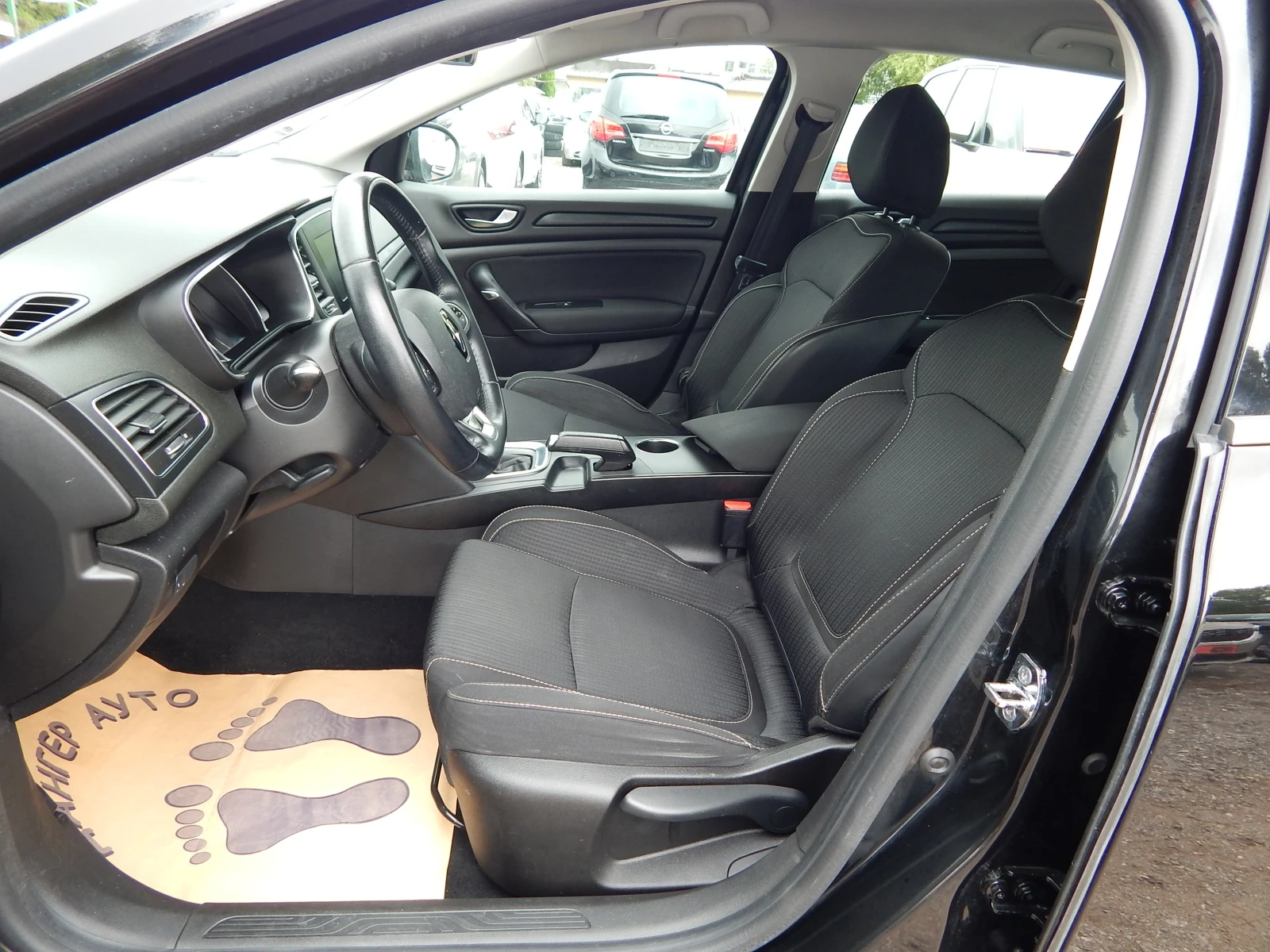 Renault Megane 1.5DCI* ПЕРФЕКТНА*  - изображение 10