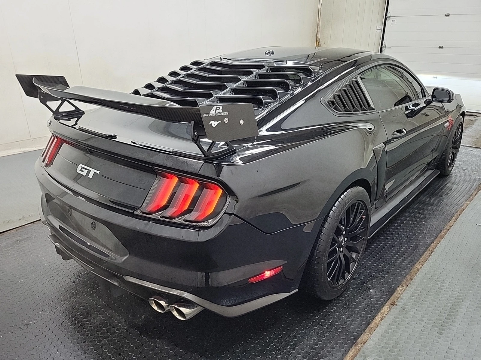 Ford Mustang GT * * CARFAX * * АВТО КРЕДИТ * *  - изображение 4