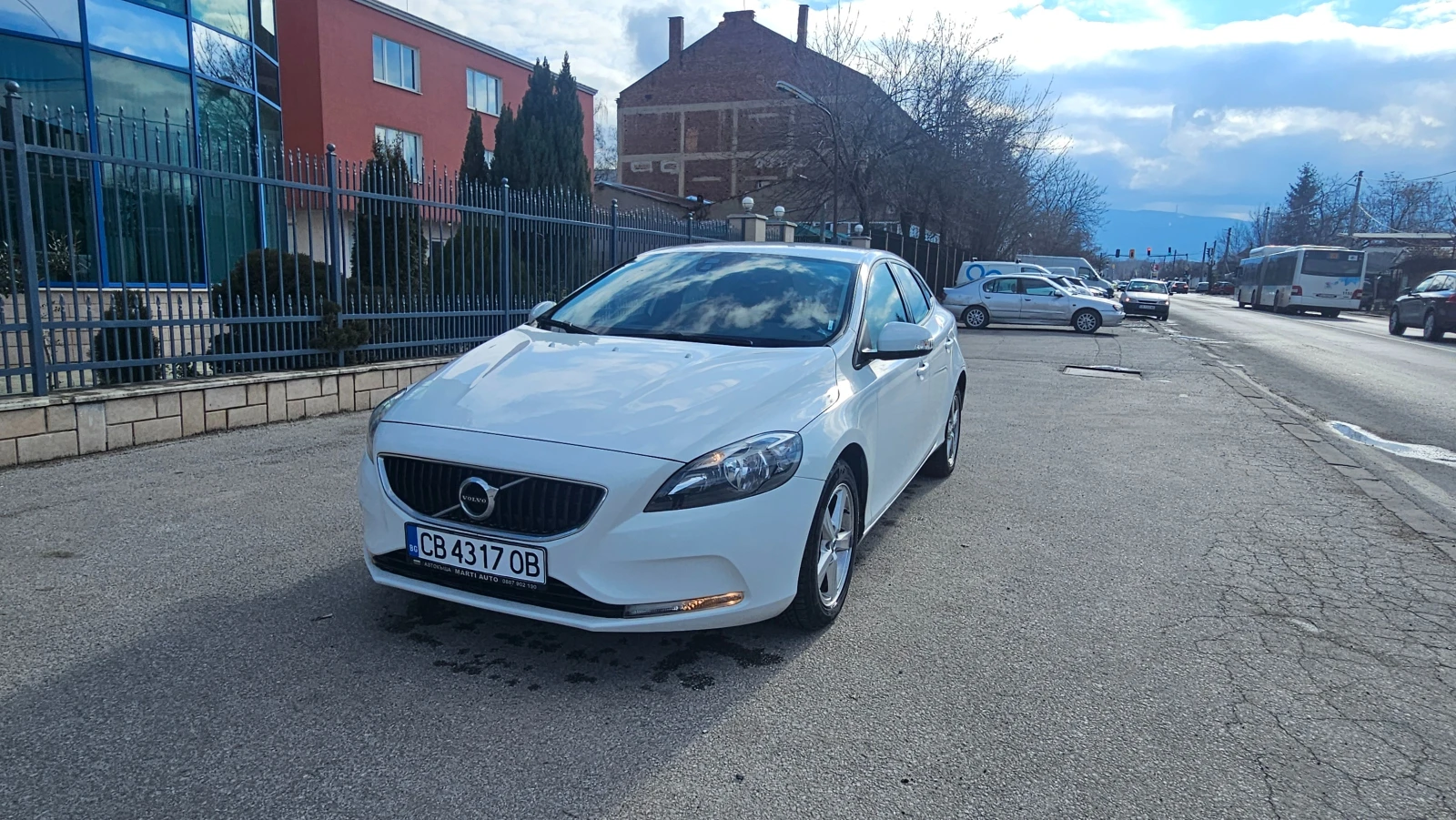 Volvo V40  D2 2.0D - изображение 7