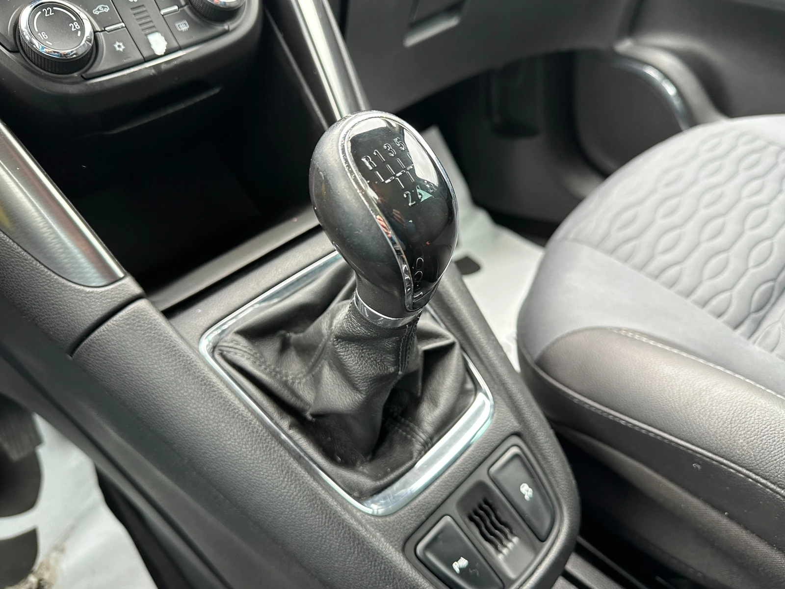 Opel Zafira Tourer, снимка 12 - Автомобили и джипове - 53914185