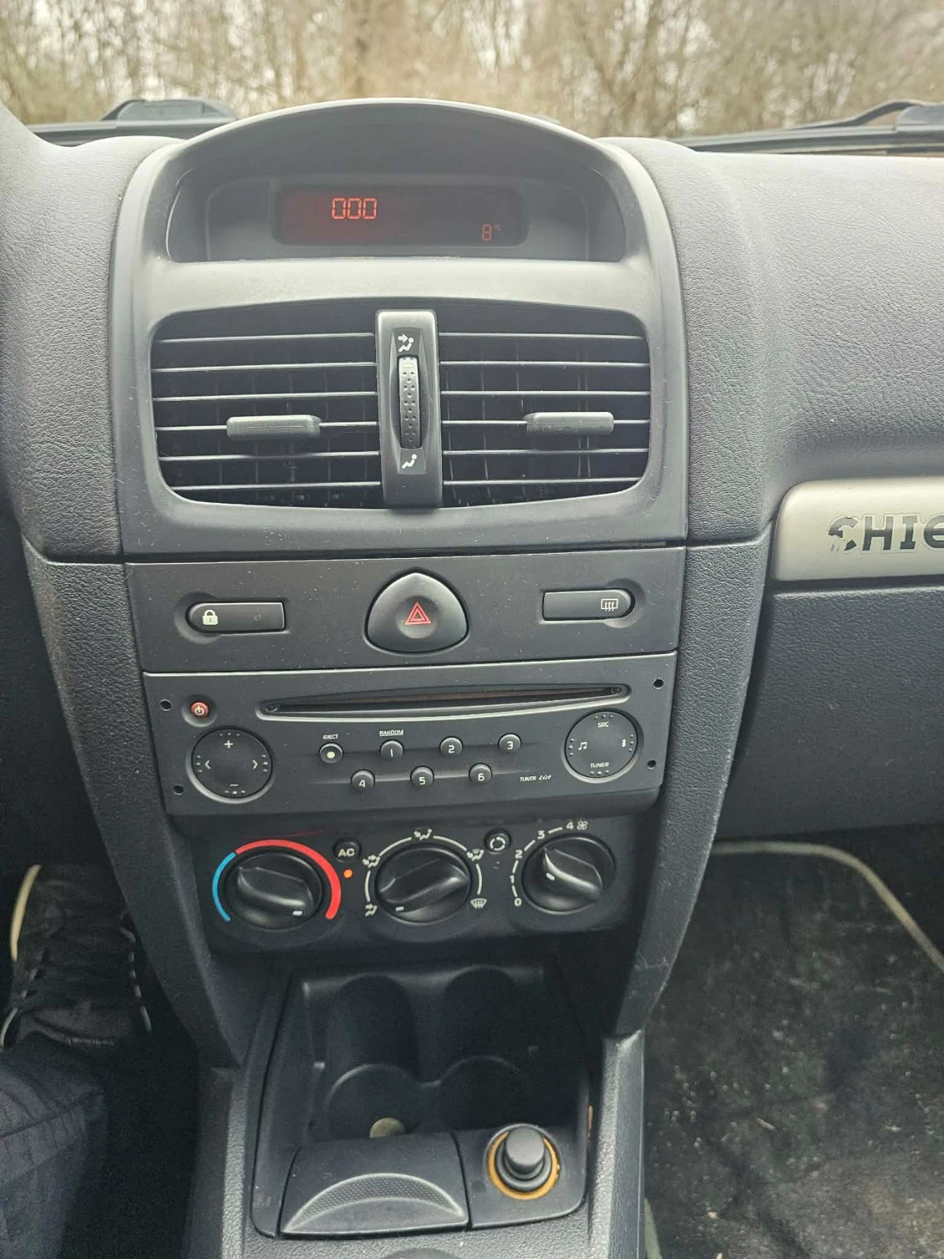 Renault Clio 1.5dci, снимка 6 - Автомобили и джипове - 54062872