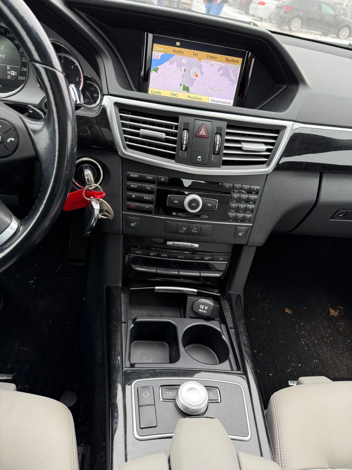 Mercedes-Benz E 350 * Панорама* BlindSpot* LineAssist* , снимка 5 - Автомобили и джипове - 54115659