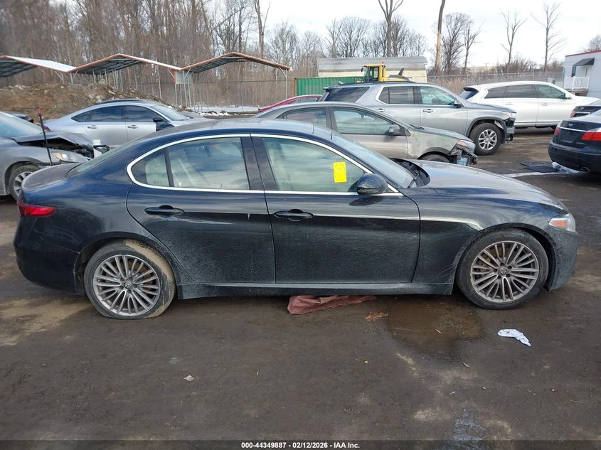 Alfa Romeo Giulia 2.0l Ti Rwd, снимка 13 - Автомобили и джипове - 54241463