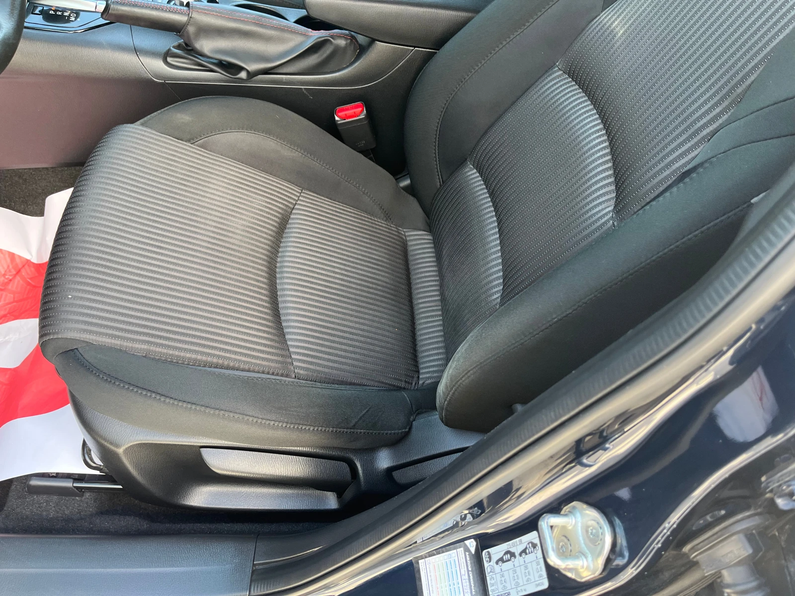 Mazda 3 Automat, снимка 7 - Автомобили и джипове - 54533037