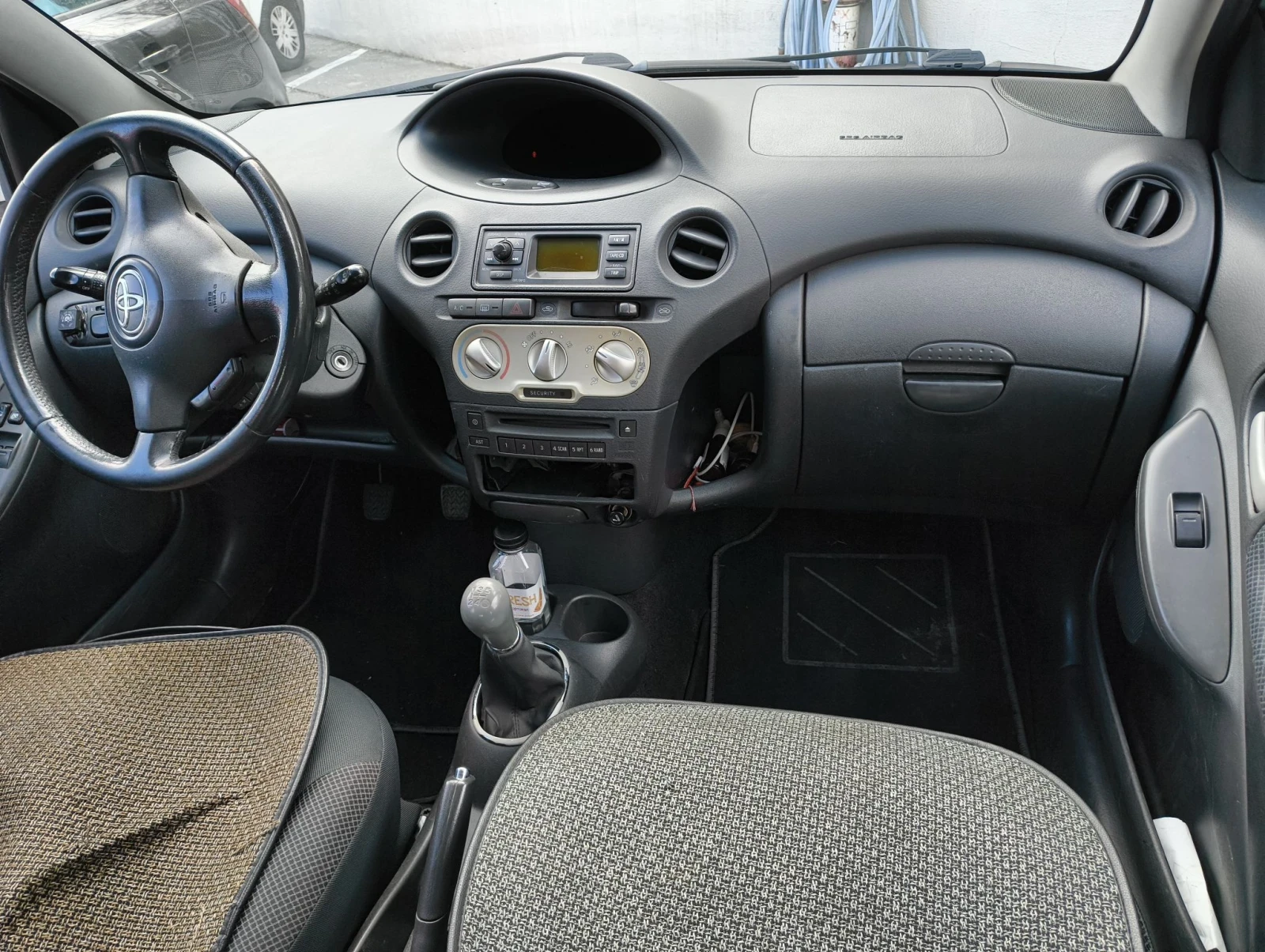 Toyota Yaris 1.0, снимка 6 - Автомобили и джипове - 55647451