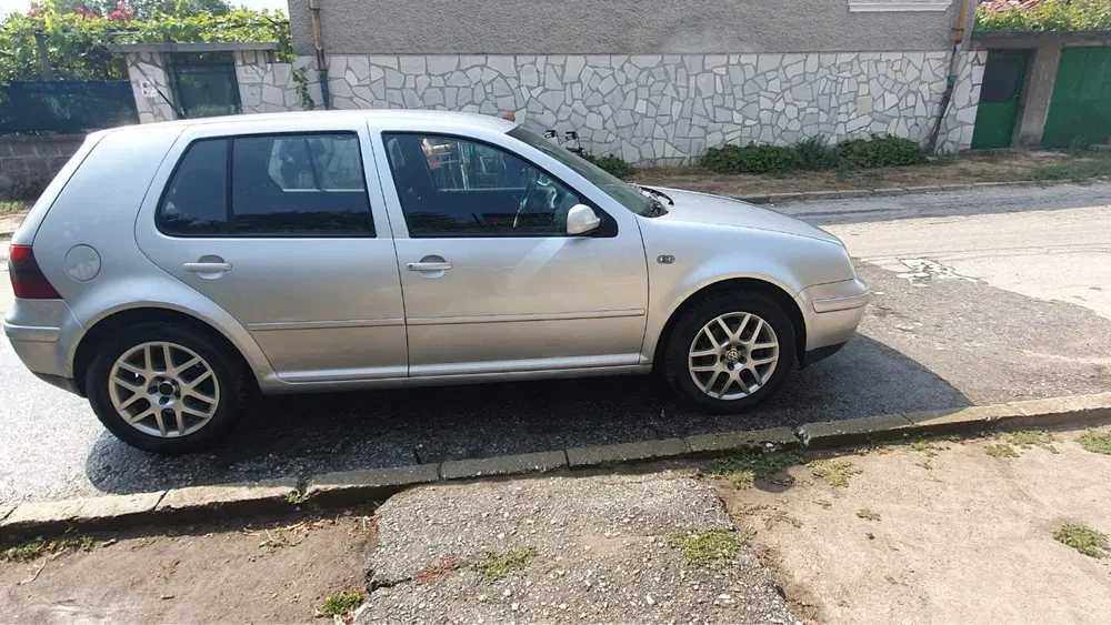 VW Golf 1.9 TDI, снимка 5 - Автомобили и джипове - 56081421