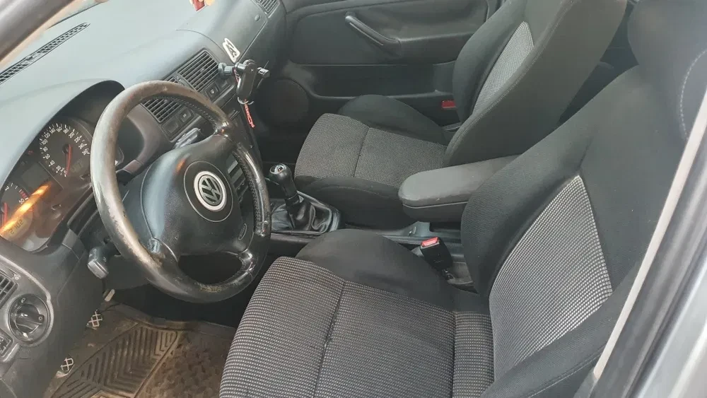 VW Golf 1.9 TDI, снимка 2 - Автомобили и джипове - 56081421