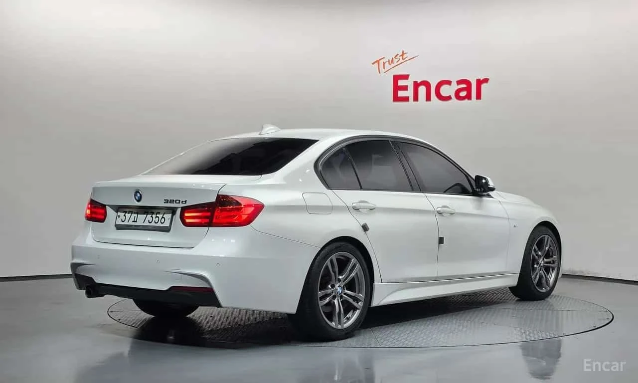 BMW 320 d| ПЪЛЕН М-ПАКЕТ| ПАНО| ПАМЕТ| HEAD-UP| ПОДГРЕВИ, снимка 2 - Автомобили и джипове - 56216963