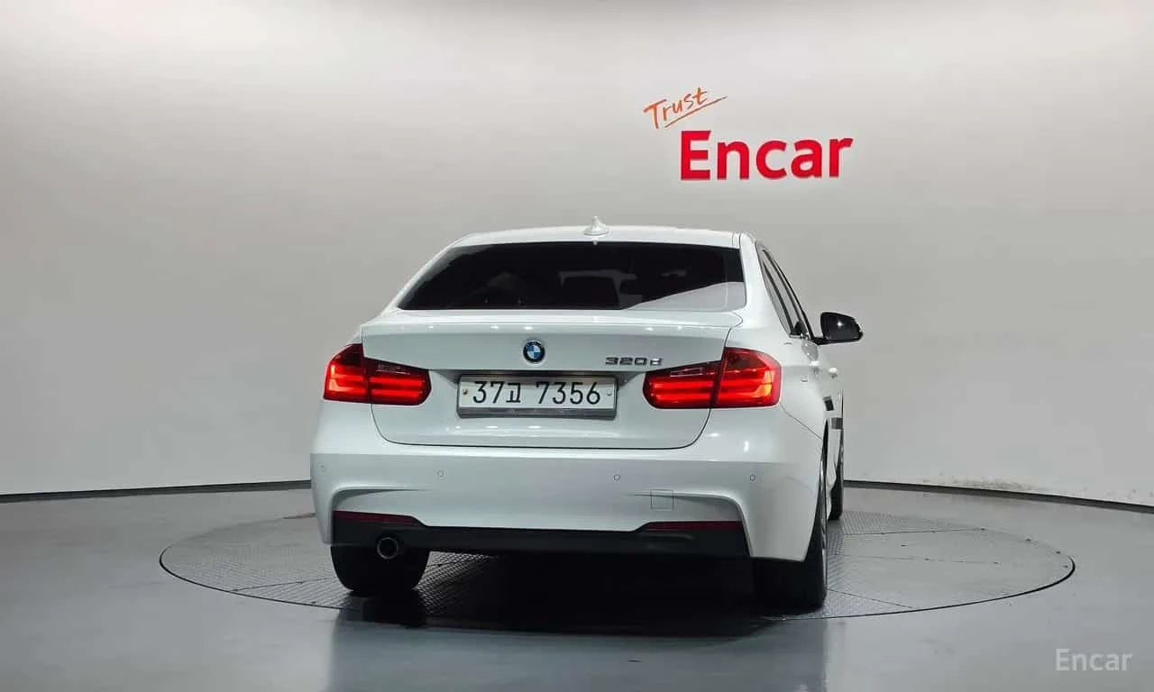 BMW 320 d| ПЪЛЕН М-ПАКЕТ| ПАНО| ПАМЕТ| HEAD-UP| ПОДГРЕВИ, снимка 4 - Автомобили и джипове - 56216963