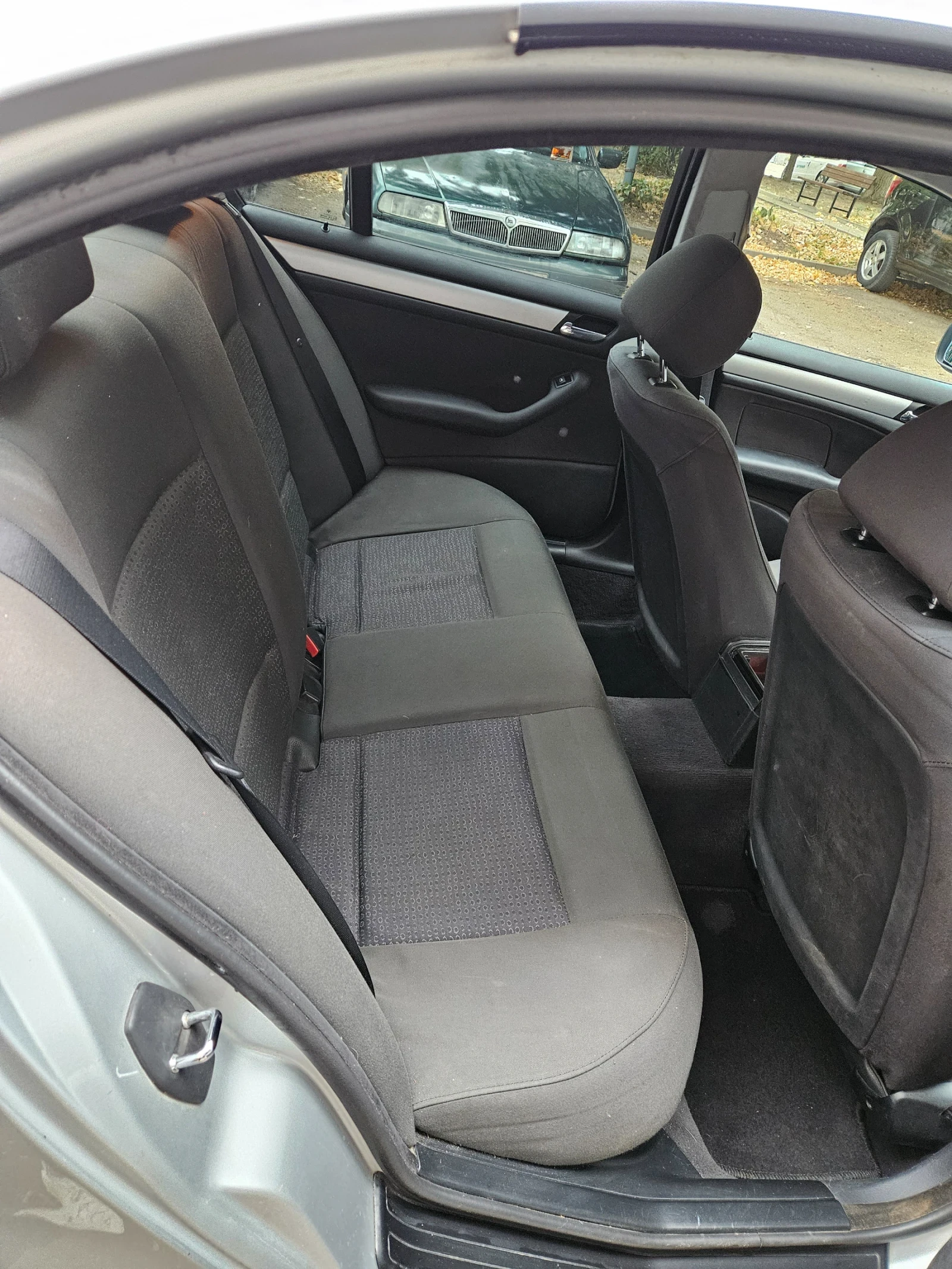 BMW 320, снимка 12 - Автомобили и джипове - 56234582