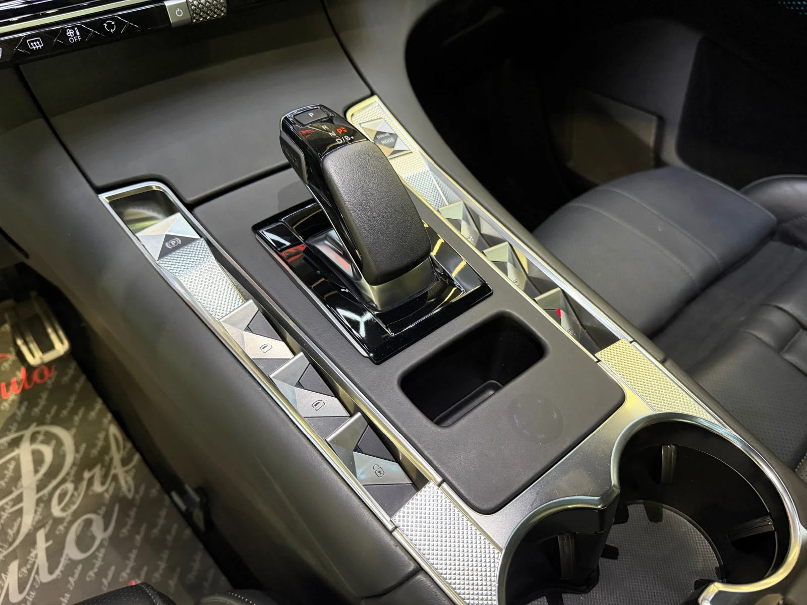 DS DS 7 Crossback 1.6 * PLUG-IN * FULL * ПАНОРАМА, снимка 8 - Автомобили и джипове - 56294775