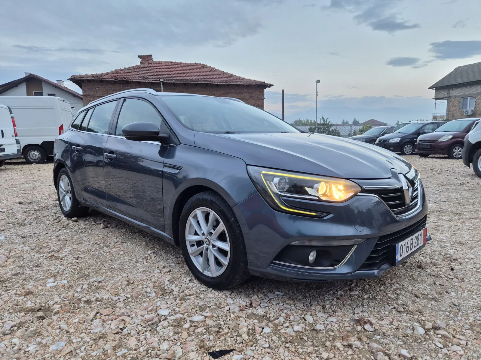 Renault Megane 1.5dci 110кс, снимка 3 - Автомобили и джипове - 56654496